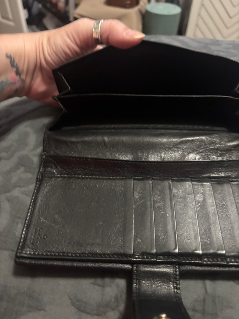 Gucci Black Embossed Leather Wallet with Gold Bar - Picture 5 of 5